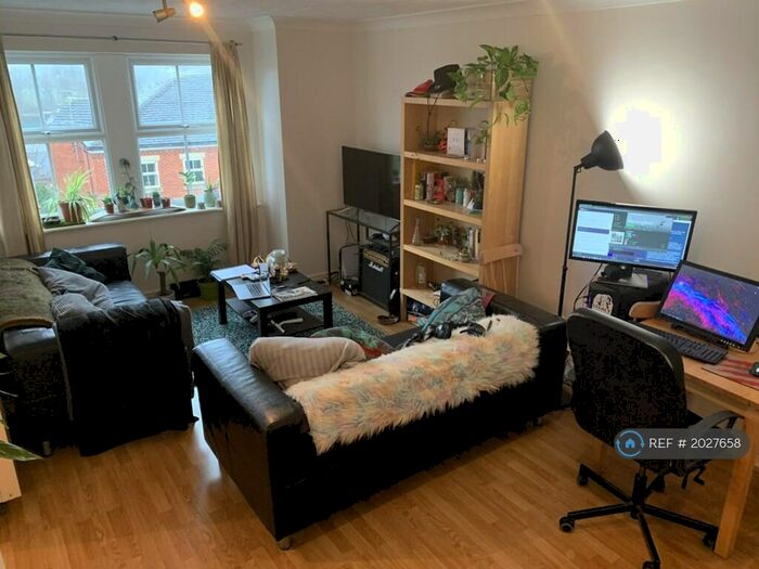 2 Bedroom Flat To Rent In The Cricketers, Leeds, LS5