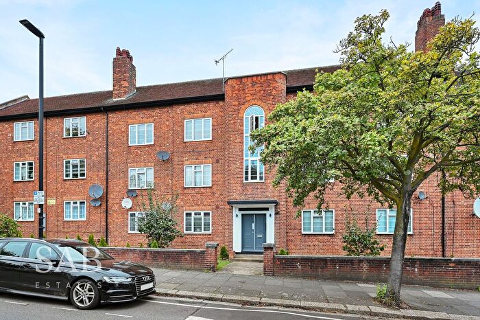 2 Bedroom Flat For Sale In Lynton Road, Springfield Court Lynton Road, W3