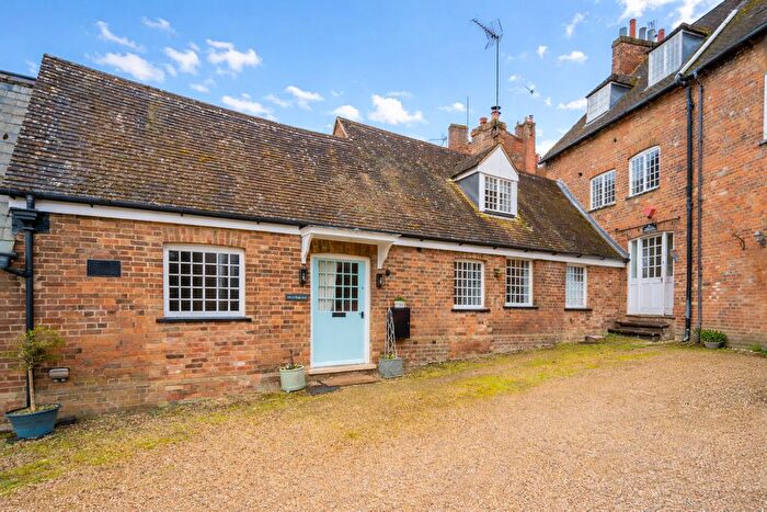 2 Bedroom Barn Conversion For Sale In Rawlings Court, Woburn, MK17