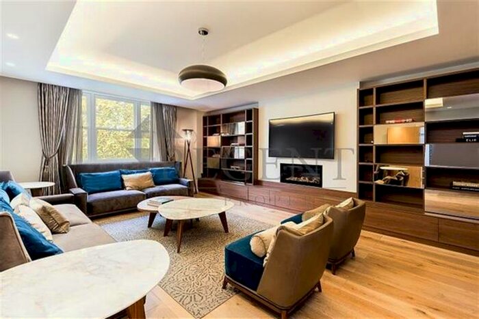 3 Bedroom Flat To Rent In Wilton Crescent, Belgravia, SW1X