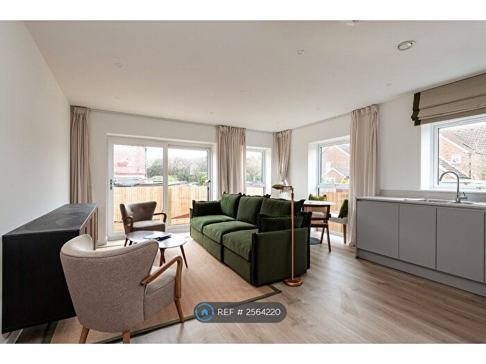 2 Bedroom Flat To Rent In Station Road, Paddock Wood, TN12