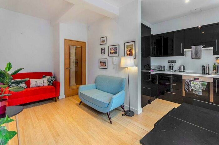1 Bedroom Flat To Rent In Upper Street, Islington, London, N1