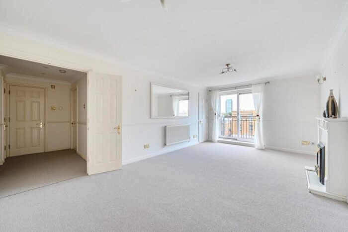 1 Bedroom Apartment For Sale In Victoria Wharf, Narrow Street, E14