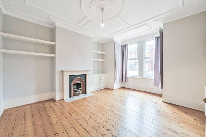 2 Bedroom Flat To Rent In Churchfield Avenue, Finchley, London, N12