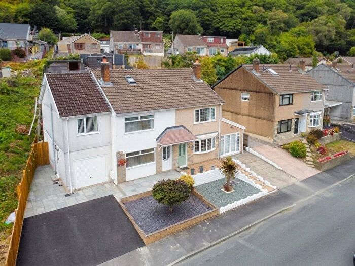 4 Bedroom Semi-Detached House For Sale In Drymau Park, Skewen, SA10