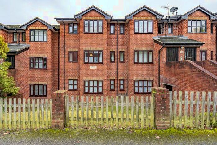 1 Bedroom Flat To Rent In Garlands Road, Redhill, RH1