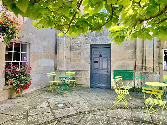 2 Bedroom Flat To Rent In Albion Place, Devizes, SN10