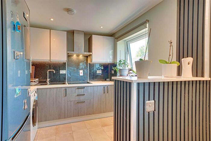 2 Bedroom Flat For Sale In Queen Mary Avenue, East Tilbury, Tilbury, RM18