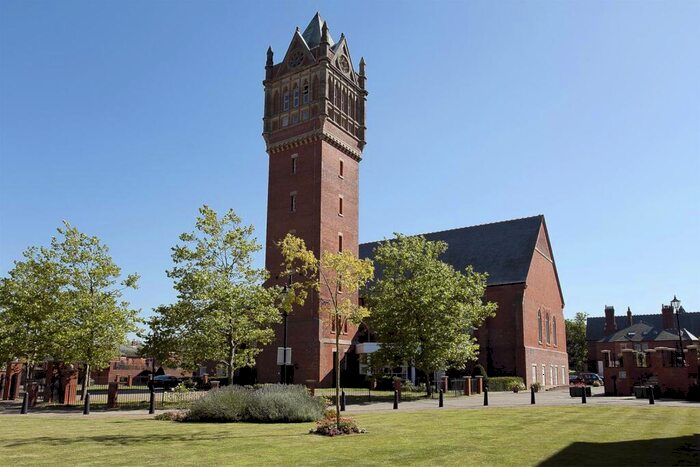 3 Bedroom Penthouse To Rent In Repton Park, Woodford Green, IG8