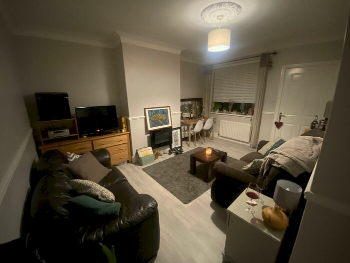 2 Bedroom Flat To Rent In Marleen Avenue, Heaton, Newcastle Upon Tyne, NE6