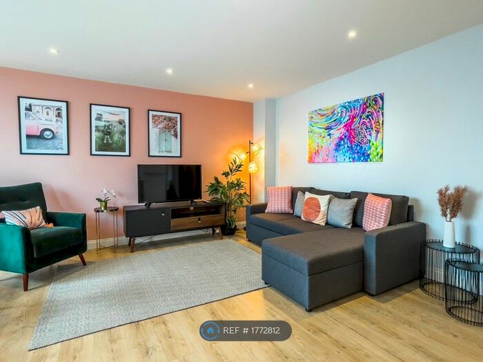 2 Bedroom Flat To Rent In Western Road, Brighton, BN1