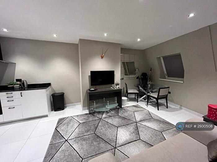 Studio To Rent In Park Square East, Leeds, LS1