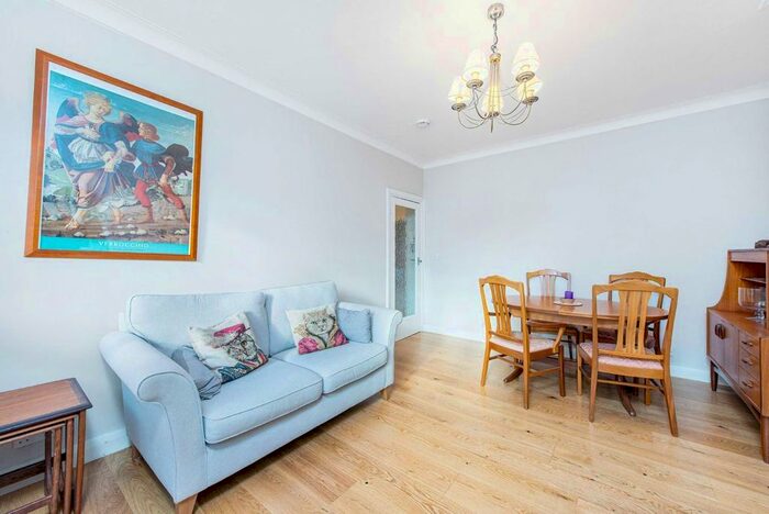 2 Bedroom Flat To Rent In Colney Hatch Lane, London N10