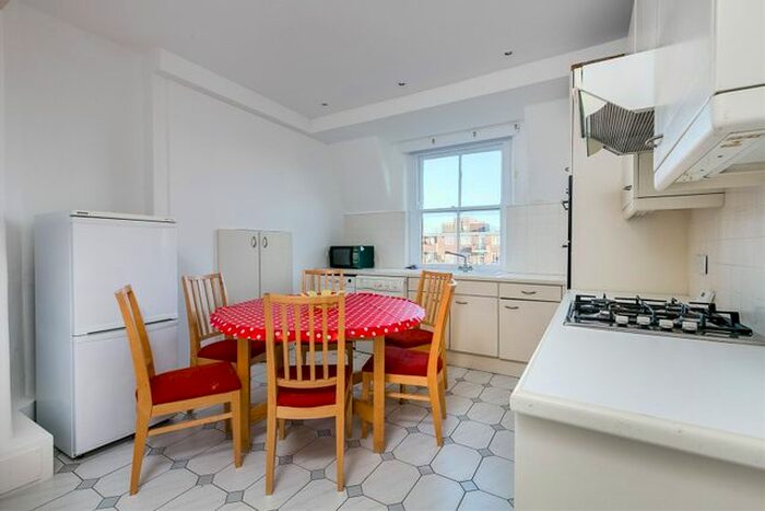 3 Bedroom Flat To Rent In Arundel Mansions, Kelvedon Road, SW6