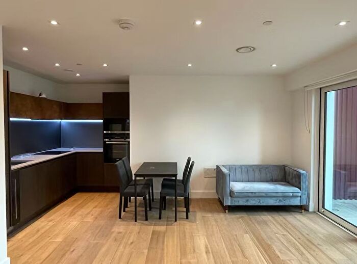 1 Bedroom Flat To Rent In Exchange Gardens, Oval, SW8