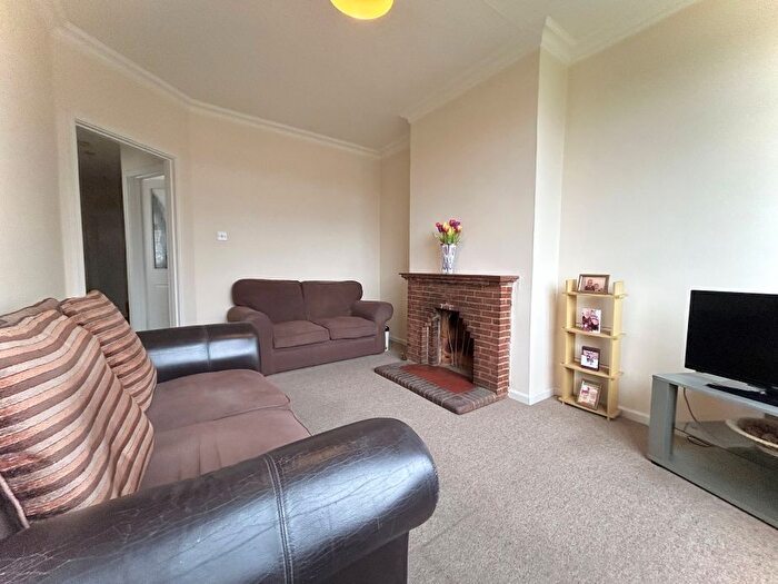 2 Bedroom Maisonette To Rent In Glyn Court, Cheam, SM3