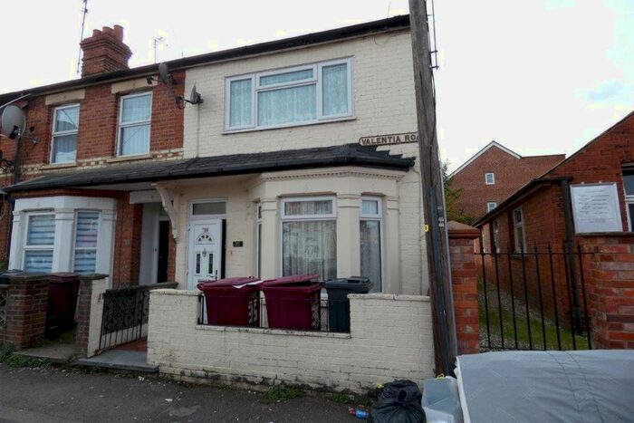 3 Bedroom Terraced House To Rent In Valentia Road, Reading, RG30
