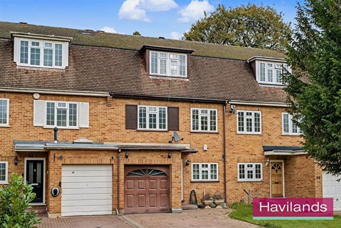 4 Bedroom Town House For Sale In Private Road, Enfield, EN1