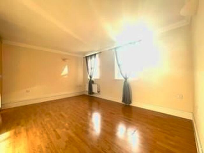 2 Bedroom Flat To Rent In Godwin Court, Swindon SN1
