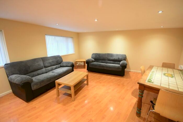 2 Bedroom Ground Flat To Rent In Tower House, City Centre, NE1