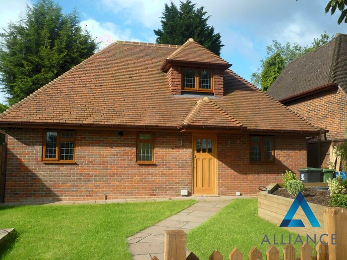 3 Bedroom Detached House To Rent In Roebuck Lane, Buckhurst Hill, Essex, IG9