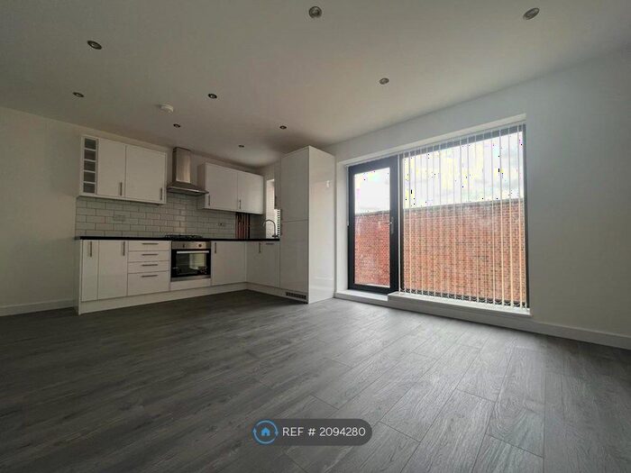 4 Bedroom Flat To Rent In Green Lanes, London, N4