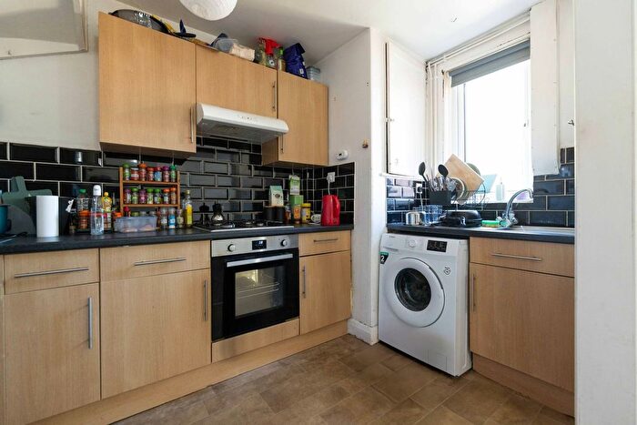 3 Bedroom End Terrace House For Sale In Hessle Walk, Hyde Park, Leeds, LS6