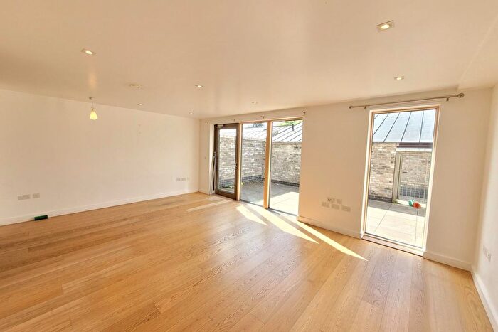 2 Bedroom Flat To Rent In Croxted Road, West Dulwich, London, SE21
