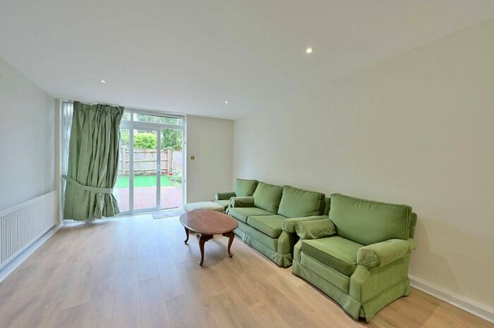 2 Bedroom Terraced House To Rent In Putney Heath Lane, Putney Heath, London, SW15