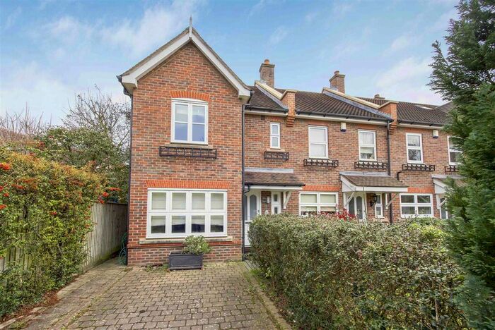 4 Bedroom End Of Terrace House To Rent In Hill House Drive, Hampton, TW12