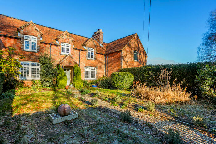 3 Bedroom House For Sale In Weir Vale Cottages, Newbury, RG20