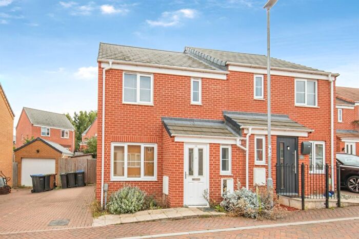 3 Bedroom Semi-Detached House For Sale In Hornbeam Close, Great Blakenham, Ipswich, IP6