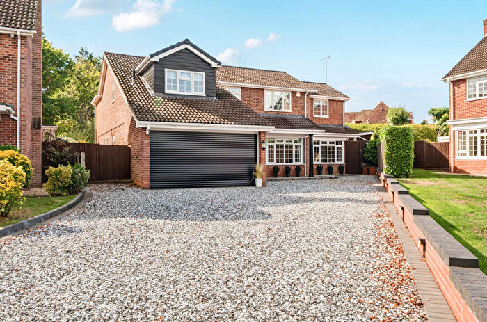 5 Bedroom Detached House For Sale In Sandford Drive, Woodley, Reading, RG5