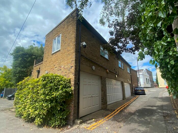 2 Bedroom Flat To Rent In Thames Street, Lower Sunbury, TW16