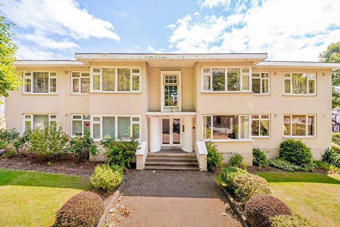 3 Bedroom Flat For Sale In Lake Close, Wimbledon, SW19