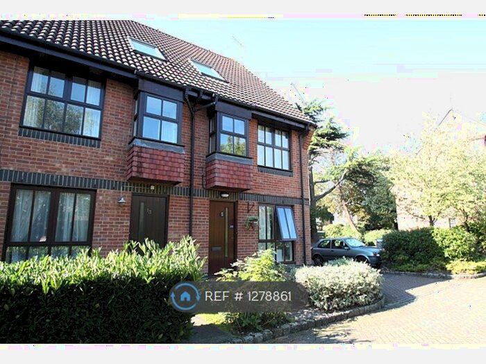 1 Bedroom Maisonette To Rent In Badgers Close, Woking, GU21