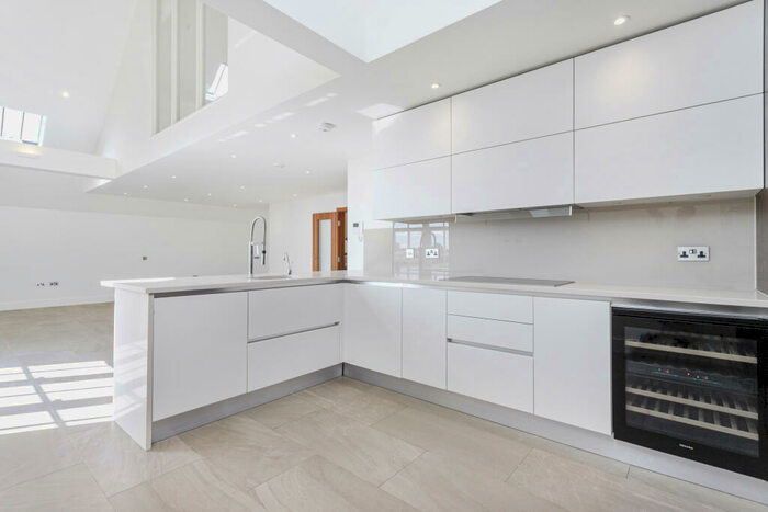 3 Bedroom Flat For Sale In Hadley Road, Enfield, EN2