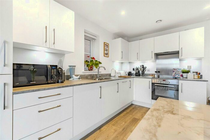 2 Bedroom Apartment To Rent In Readwin Crescent, Wokingham, Berkshire, RG40