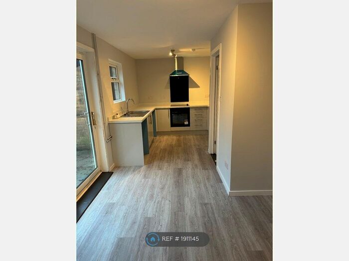 3 Bedroom Terraced House To Rent In Greendale Square, Northampton, NN3