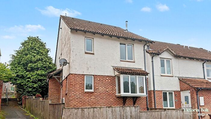 2 Bedroom End Terrace House For Sale In Slade Close, Staddiscombe, PL9
