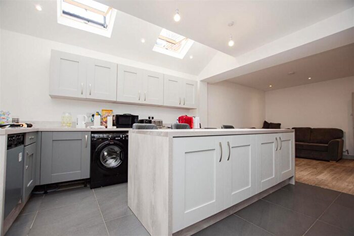 5 Bedroom House To Rent In Raddlebarn Road, Selly Oak, B29