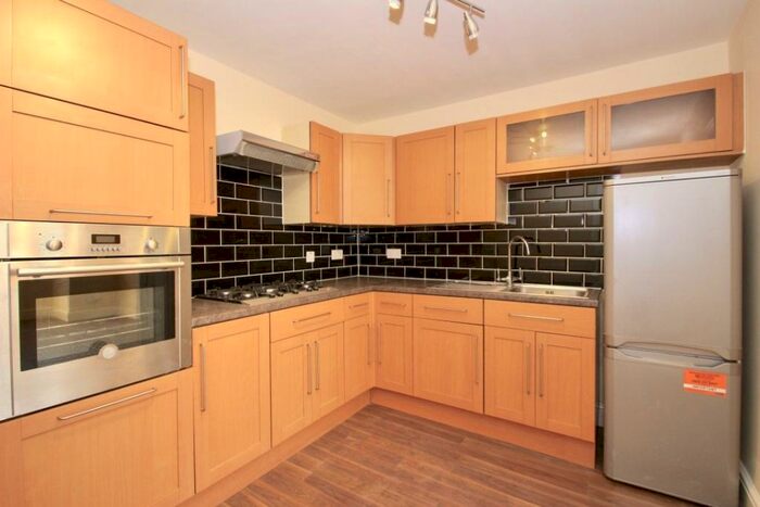 2 Bedroom Flat To Rent In Norbreck Gardens, Hanger Lane, NW10