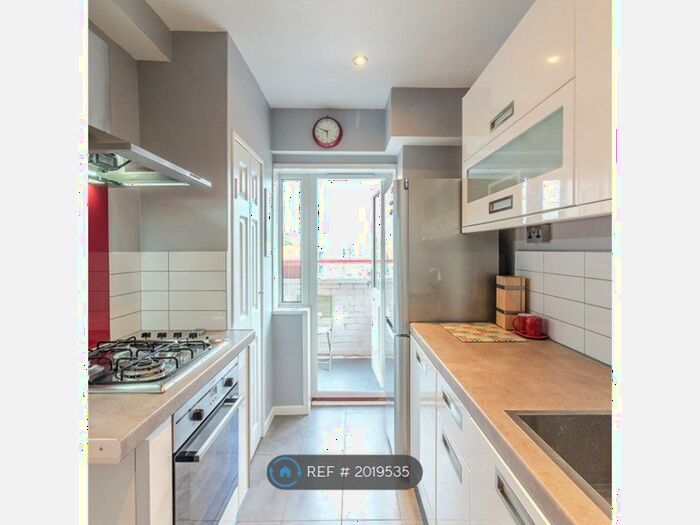 1 Bedroom Flat To Rent In Cross Court, London, SE5