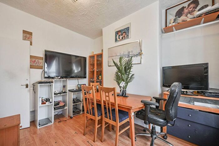 2 Bedroom Flat For Sale In Mount Pleasant Road, Tottenham, London, Greater London, Tn, Tottenham, London, N17