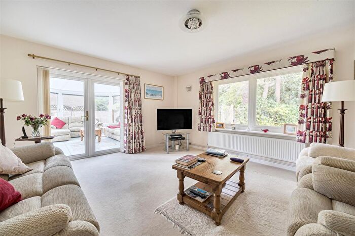 5 Bedroom Detached House For Sale In Edgcumbe Park Drive Crowthorne, Berkshire, RG45