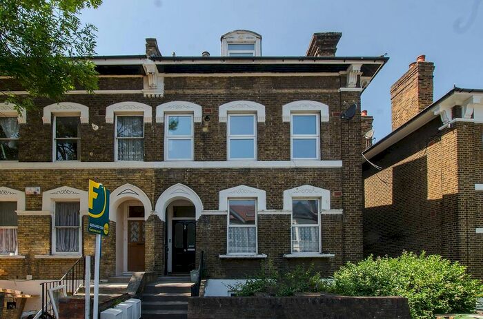 3 Bedroom Flat To Rent In Morley Road, Lewisham, London, SE13