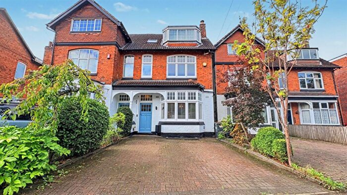 4 Bedroom Semi Detached House For Sale In Valentine Road, Kings Heath, B14