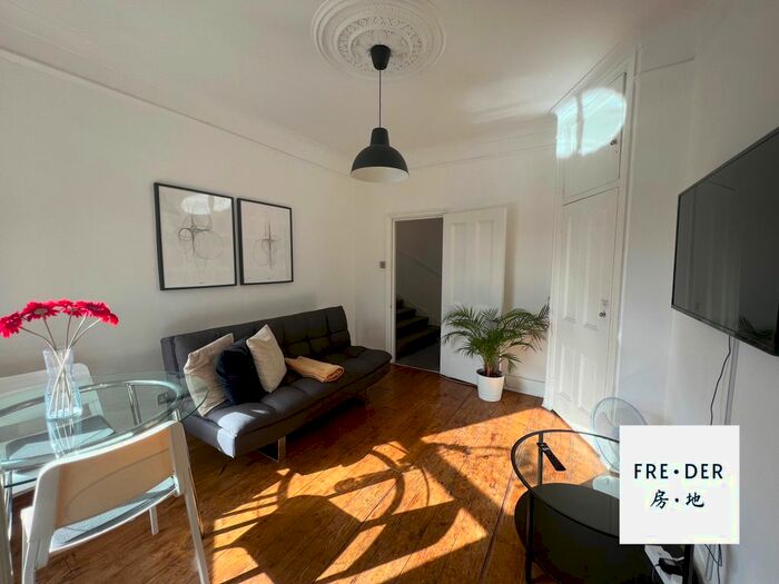 4 Bedroom Flat To Rent In The Park, Forest Hill, SE23