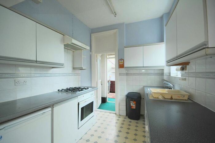 5 Bedroom Semi-Detached House To Rent In Cricklade Avenue, Streatham Hill, London, SW2