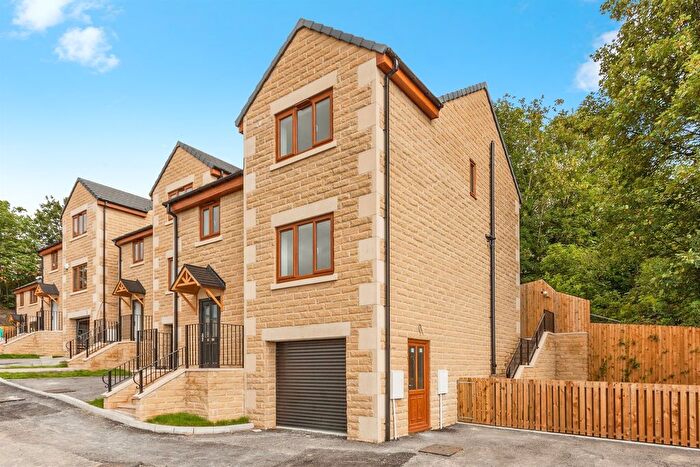 4 Bedroom Detached House For Sale In Ossett Lane, Earlsheaton, Dewsbury, WF12